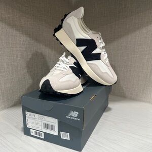New Balances 327 ‘Black & White’